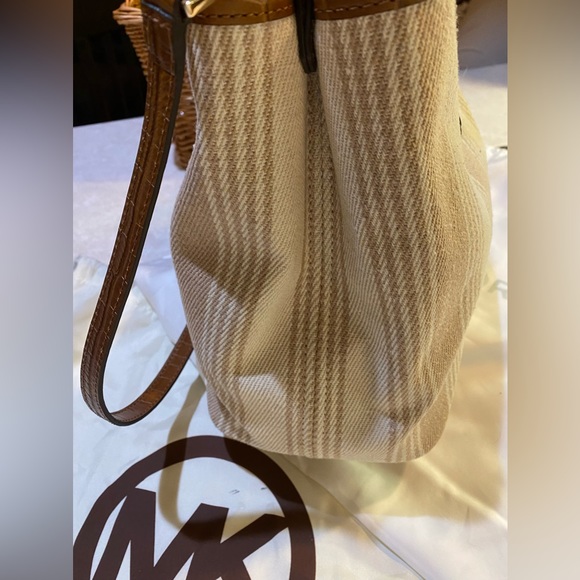 Michael Kors Striped canvas Tote - Picture 5 of 11